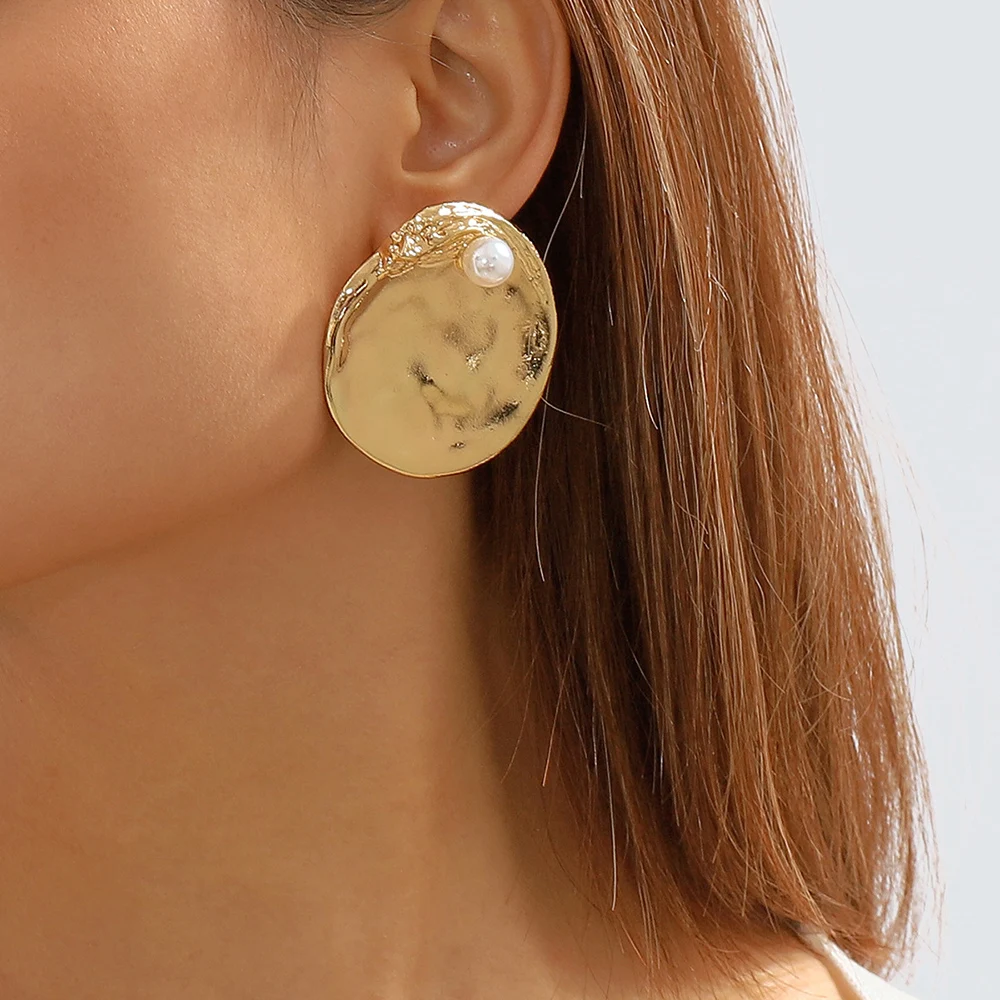 

Vintage Geometric Round Stud Earrings For Women Fashion Exaggerated Design Inlaid Pearl Metal Earrings Ladies Jewelry Gift