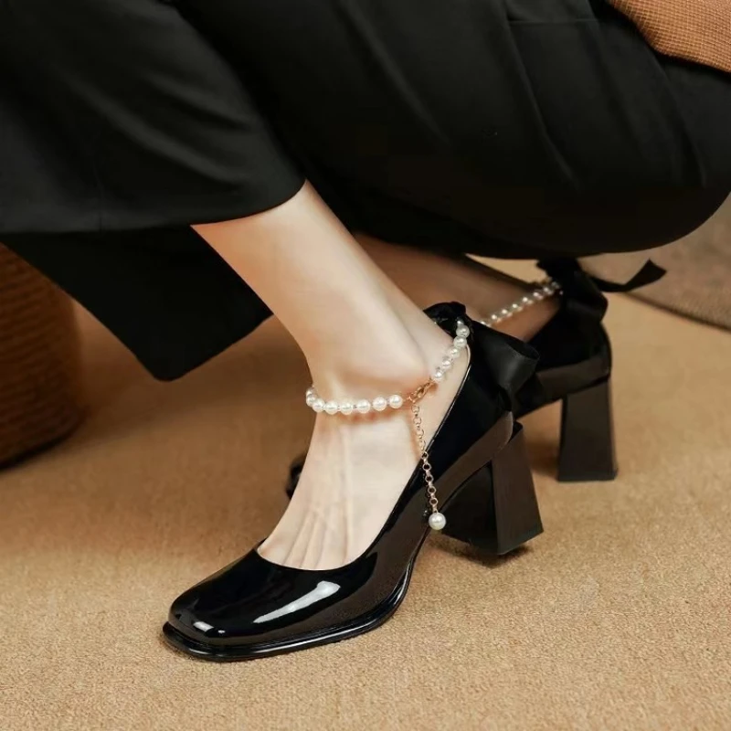 

Модные новые яркие кожаные туфли BCEBYL с квадратным носком на толстом каблуке, с жемчугом, элегантные женские туфли на высоком каблуке