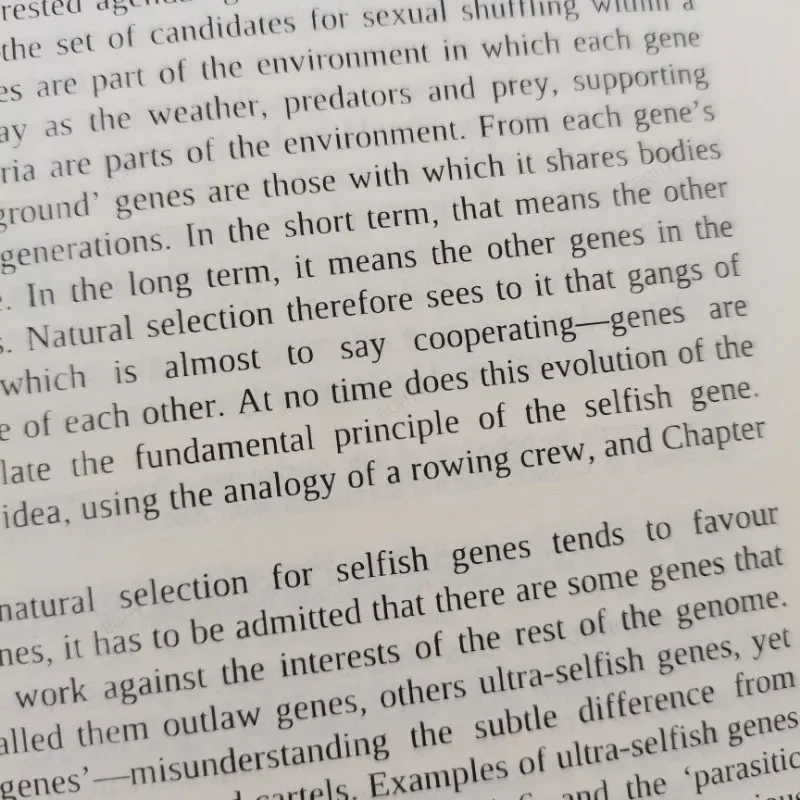 Английская книга The Selfish Gene в честь 40-летия Ричарда Докинса мягкой обложке