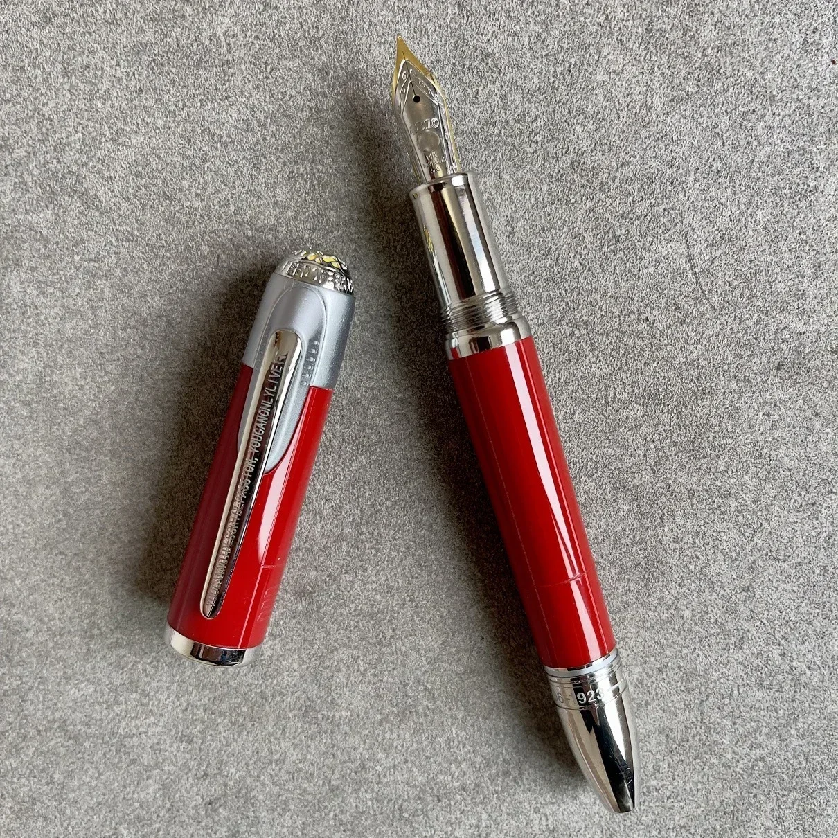 

Перьевая ручка Signature Ferrari