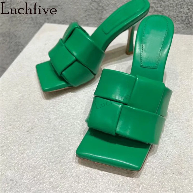 

Женские шлепанцы из натуральной кожи, на тонком высоком каблуке, с открытым носком