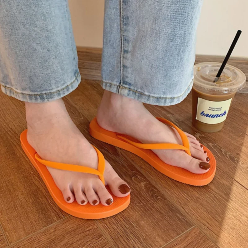 New Women's Beach Sandals Outdoor Beach People Slippers Couple Bathroom Sandals Non-slip Comfortable Four Seasons Platform Shoes