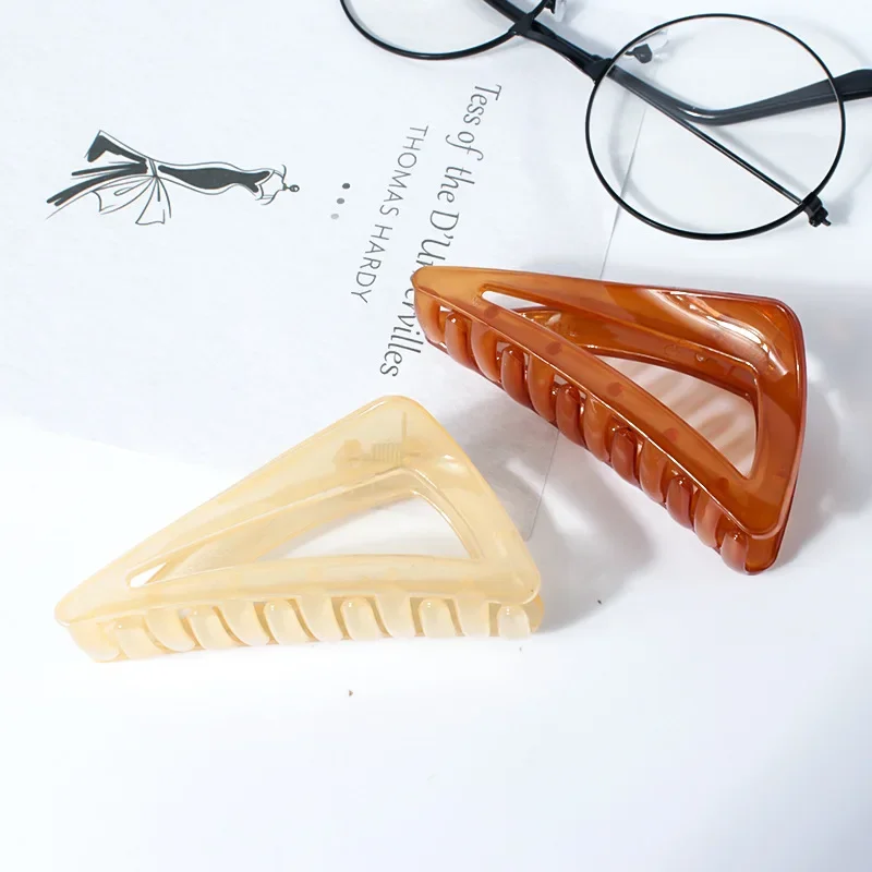 Пластиковая треугольная заколка-краб для волос