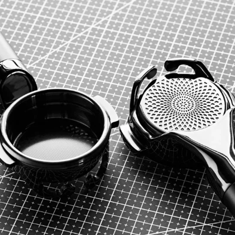 Фото Бездонный портафильтр IKAPE для эспрессо, с прецизионными фильтрами-корзинками, из нержавеющей стали глубокого черного цвета, для кофемашин E61/Lamarzocco 58 мм №1