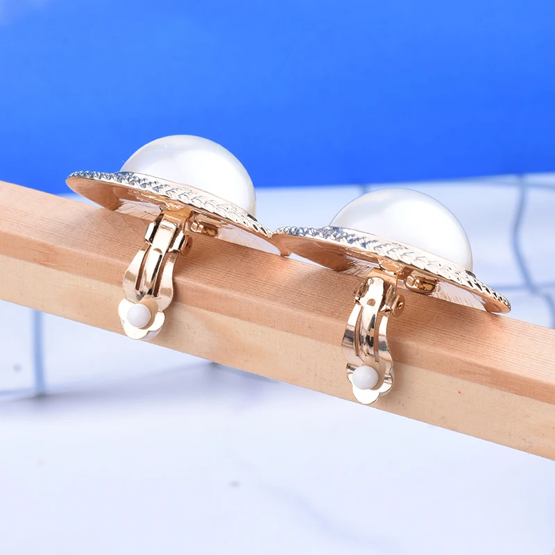 Новые золотые круглые наушники на манжетной застежке с жемчугом для женщин Уникальные непрокалываемые клипсы для ушей Модные простые корейские украшения для вечеринок+подарок.