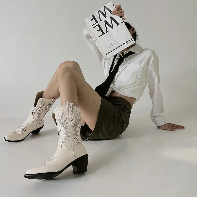 Ботинки женские в европейском стиле Этническая вышивка V-образный вырез