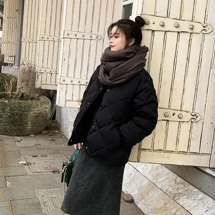 2023 New Women White Duck Down Jacket Autumn Winter Female Round Collar Down Coat Warm Coats Buttons Ladies Pockets Tops M01