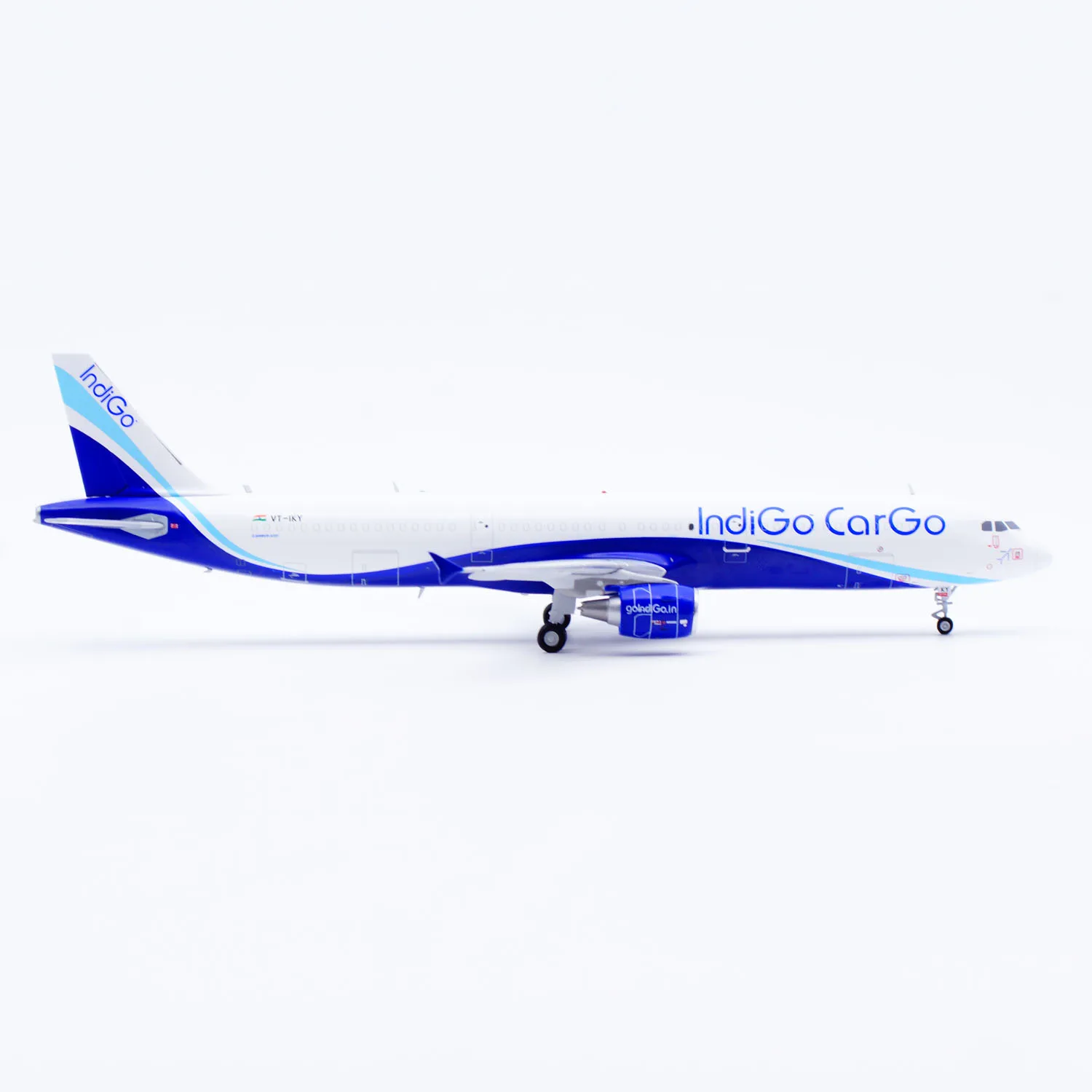 Коллекционная модель самолета из сплава XX20594 JC Wings 1:200 Indigo Cargo Airbus A321(P2F) VT-IKY, литая под давлением, с подставкой (art.: 3920d976b52dc) - 3920d976b52dc