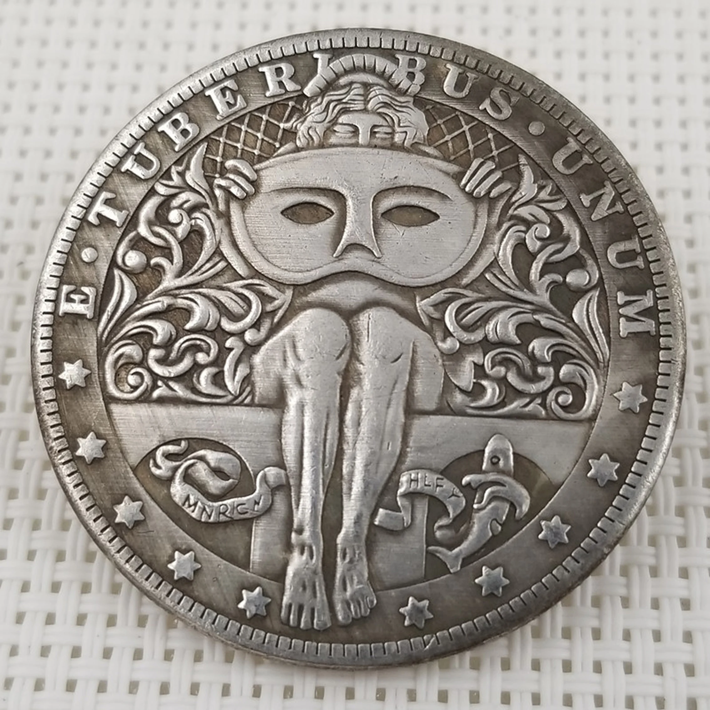 

38mm Masked Beauty Pattern Coin Fine Hand Polished Magic Prop Lucky Coin Birthday Gift Home Decoration Collectible