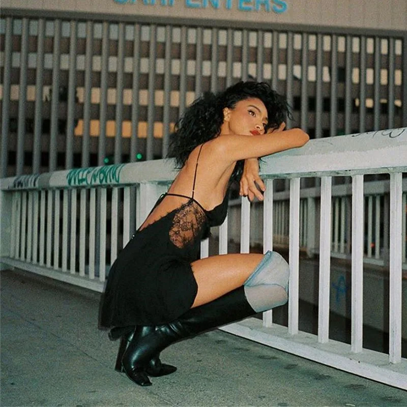 

Летнее короткое платье на бретелях-спагетти без рукавов, соблазнительное однотонное Клубное платье для вечеринки, стильное мини-платье с в...