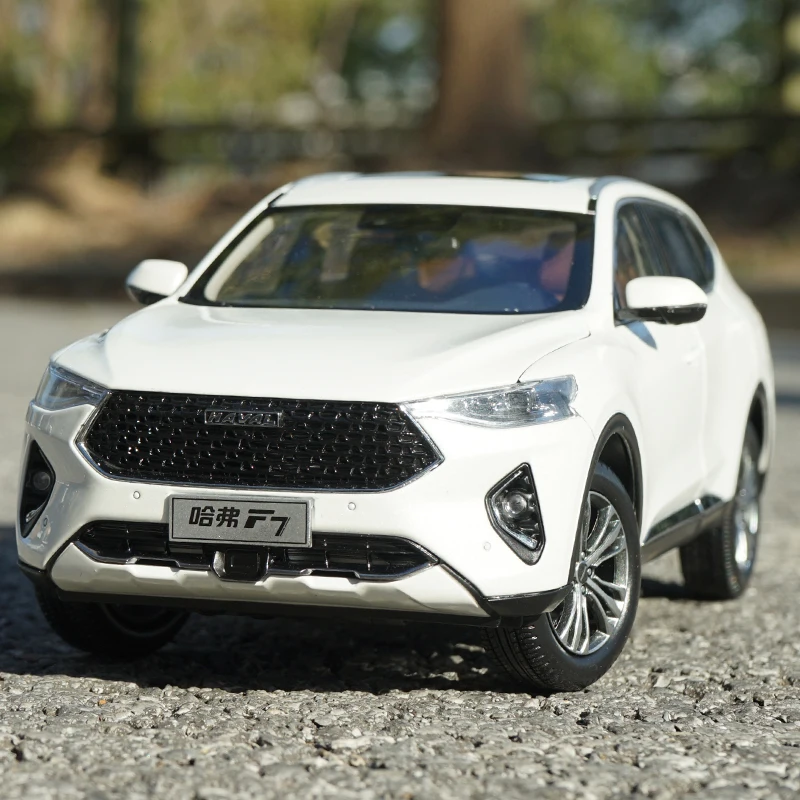 

Модель автомобиля F7 SUV 1:18, модель литая из сплава для украшения и коллекции
