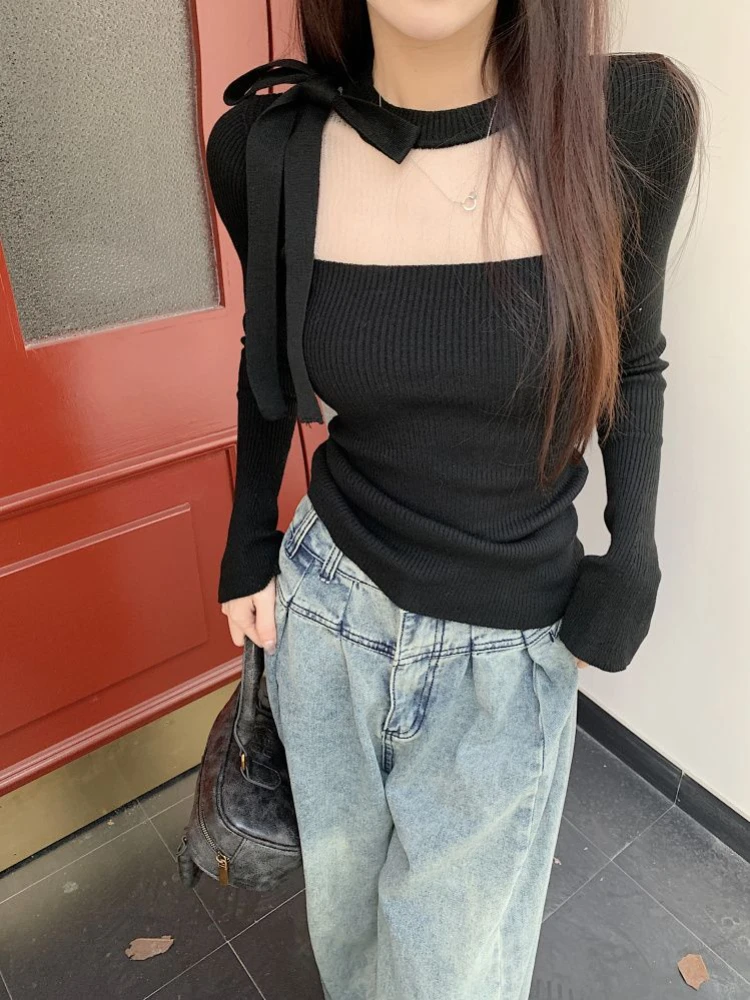 Женский укороченный свитер с бантом