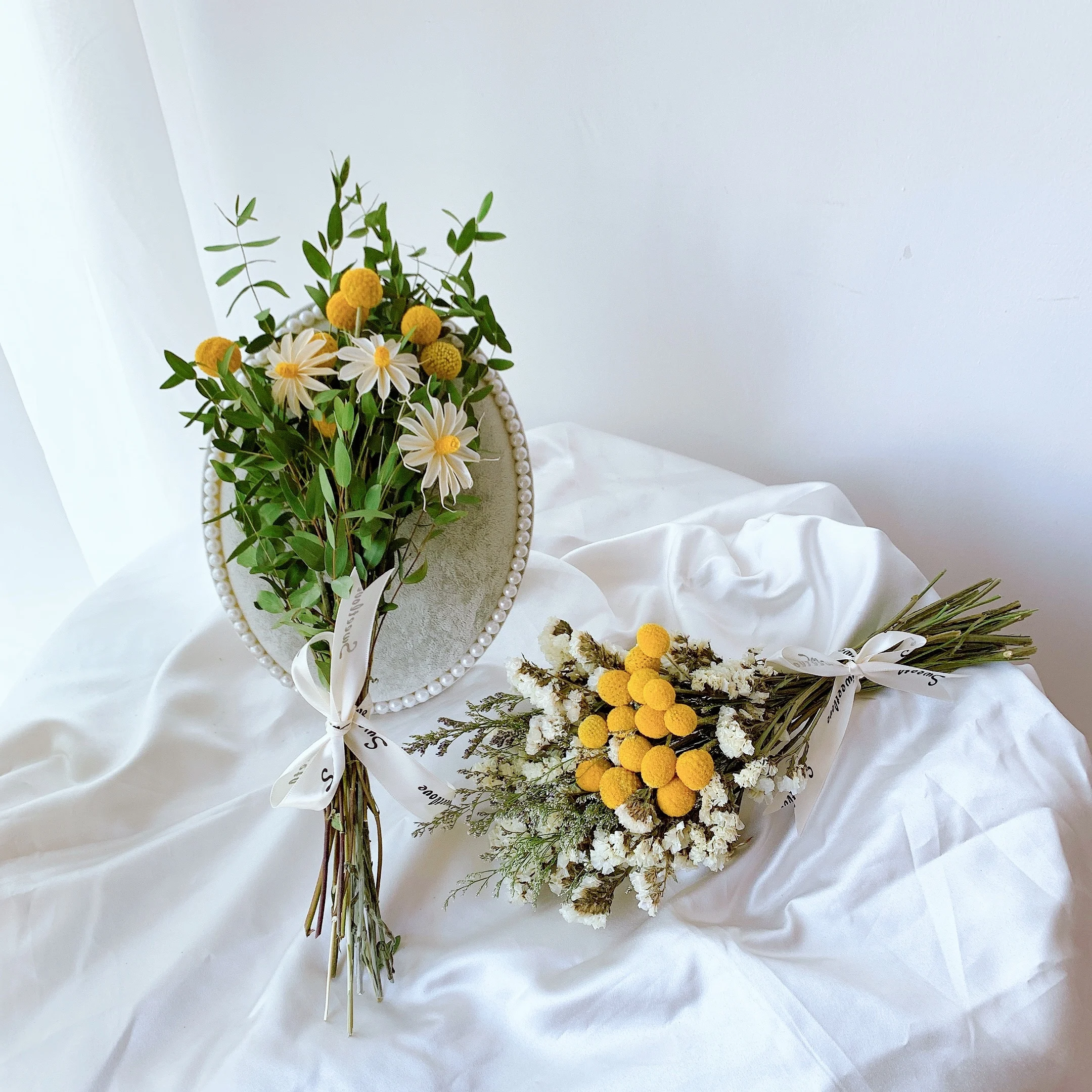 

Goldilocks Hand Bouquets Of Dried Flowers Real Flowers Eucalyptus Home Decoration Decorations Picnic Photo Instagram Small Fresh