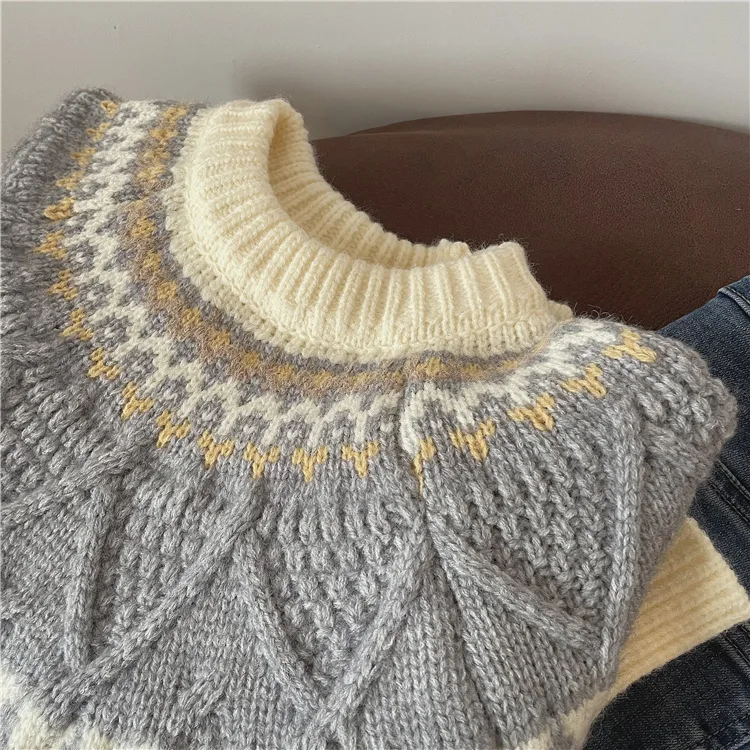 Женский трикотажный пуловер Korobov с круглым вырезом