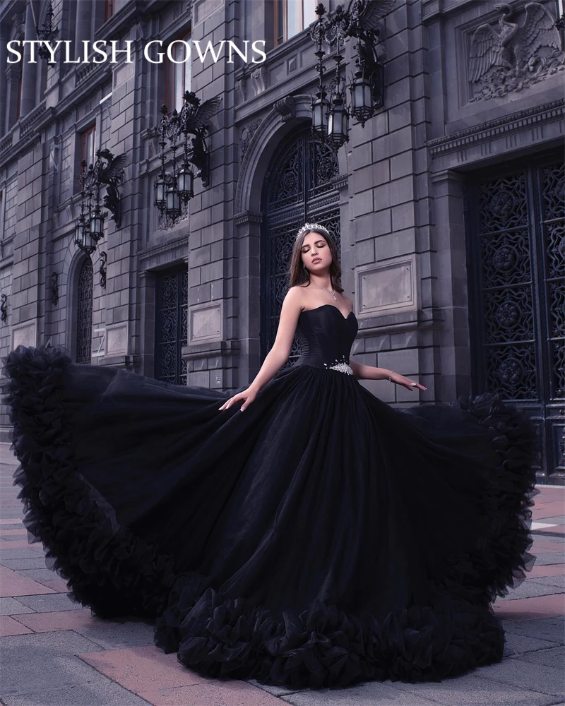 

Princess Black Sweetheart Ball Gown Quinceanera Dresses Beaded Celebrity Party Gowns Crystal Prom Dress Ruffles Vestido De 15