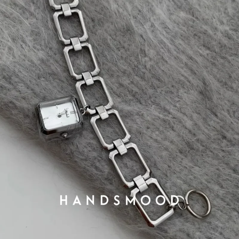 Часы наручные женские кварцевые в виде четырехлистного клевера роскошные