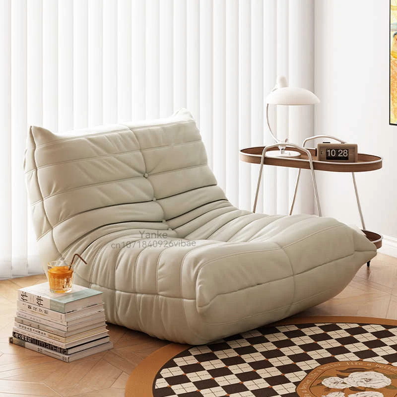 Кожаный диван в скандинавском стиле с котом и царапинами цвет ассортименте