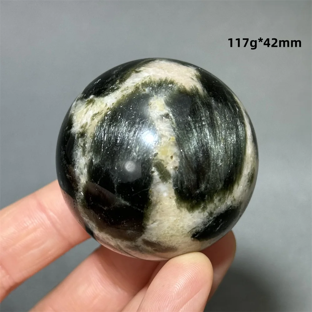 

Зеленый турмалин хрустальный шар