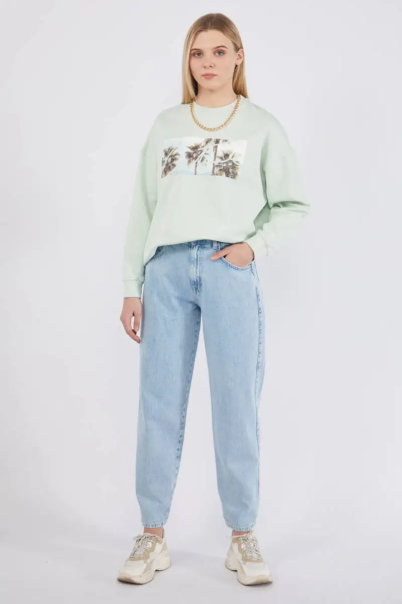 

Женские джинсовые брюки бойфренда светло-голубого цвета