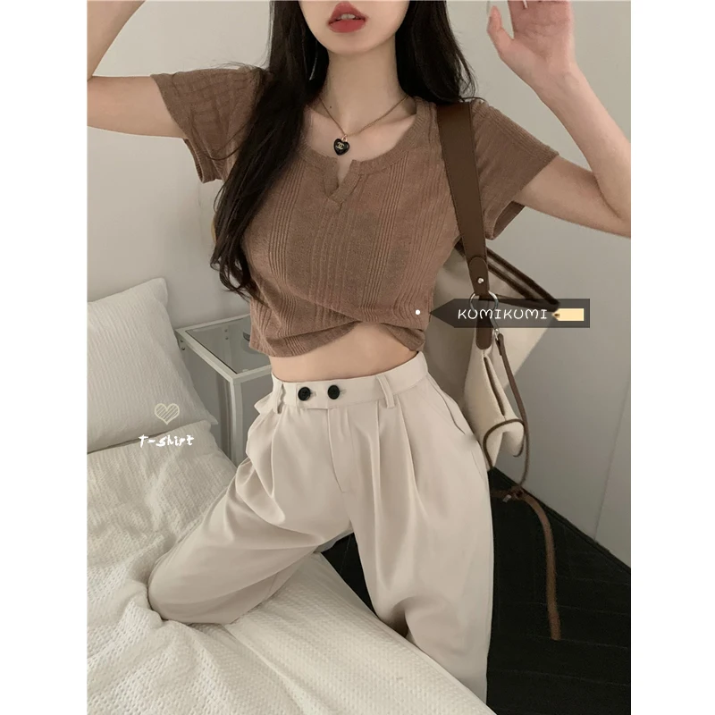 

Футболка Kumikumi женская с коротким рукавом, с открытыми плечами спереди, уникальный дизайн, маленький тонкий V-образный вырез, с завышенной та...