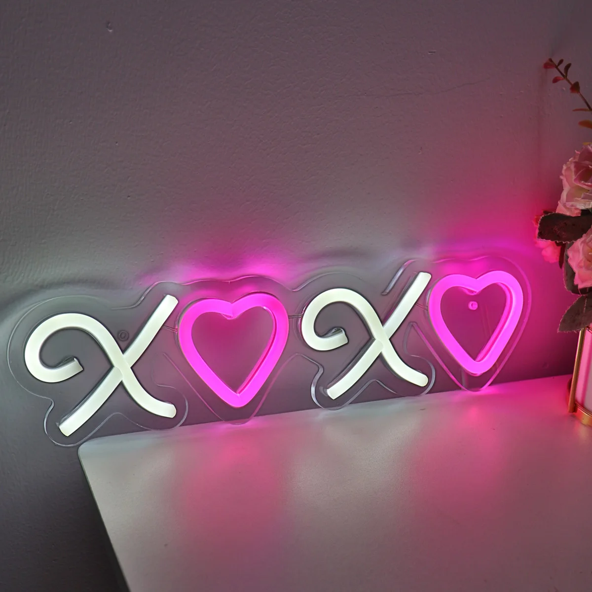 Рисунок 4 - Неоновая вывеска XOXO X в форме сердца
