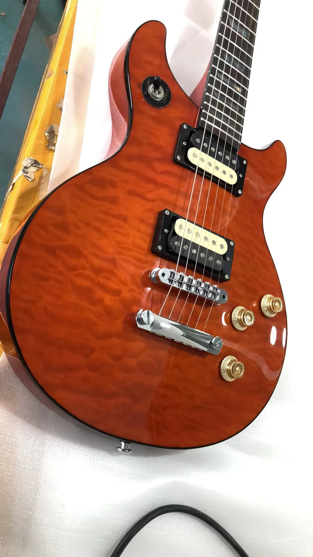 

Электрогитара Ome, корпус из красного дерева, клен