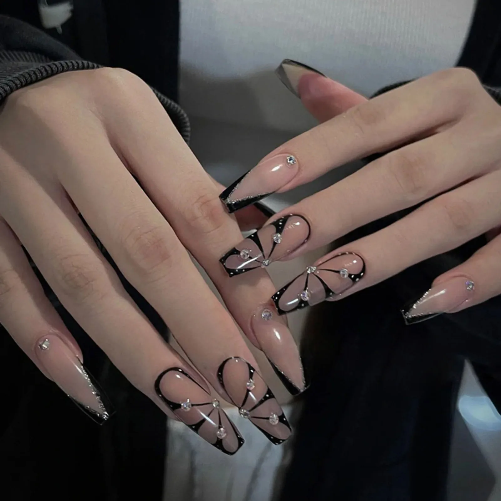 Накладные ногти с рисунком бабочки и надписью Французский гроб