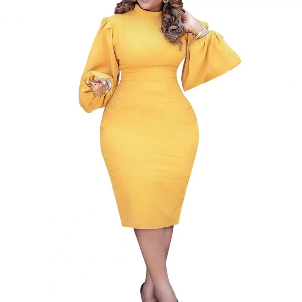 Вечернее платье облегающее осеннее средней длины с высоким воротником разрезом