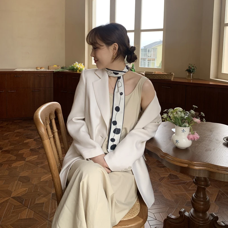 Рисунок 2 - Женский узкий длинный шарф Luna & Dolphin