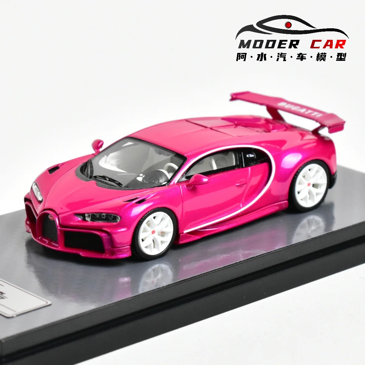 Фото 1:64 Chiron Pur Sport Klon Pink суперкар статическая модель автомобиля из смолы, коллекционное украшение, игрушка на заказ №2