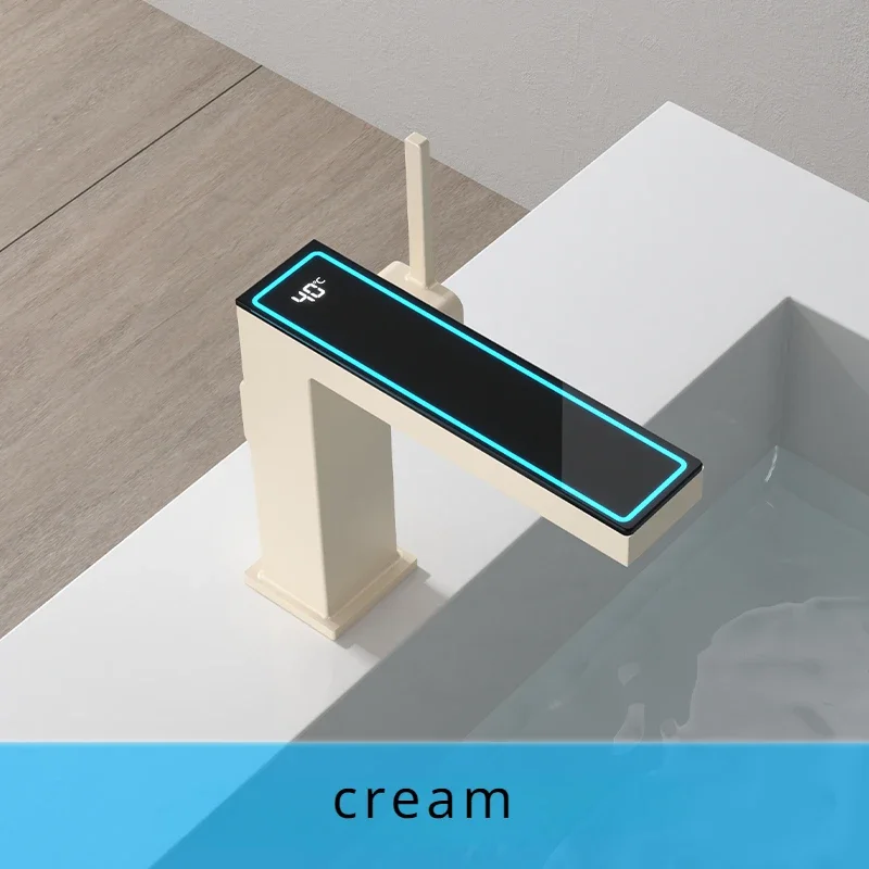 Смеситель для ванной комнаты горячей и холодной воды