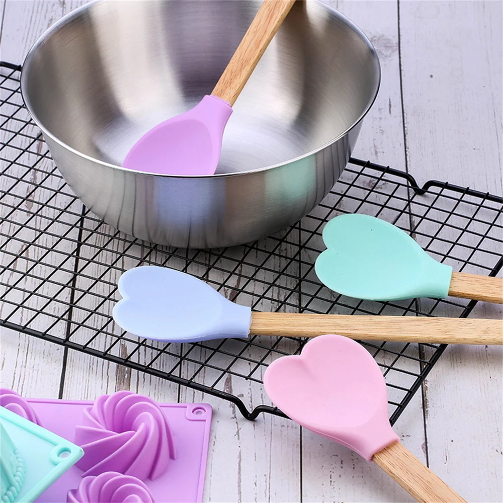 

Wooden Handle Silica Gel Stirring Spoon Solid Color Heart-shaped Baking Stirring Stick Household Heat Insulation Spoons Silicone