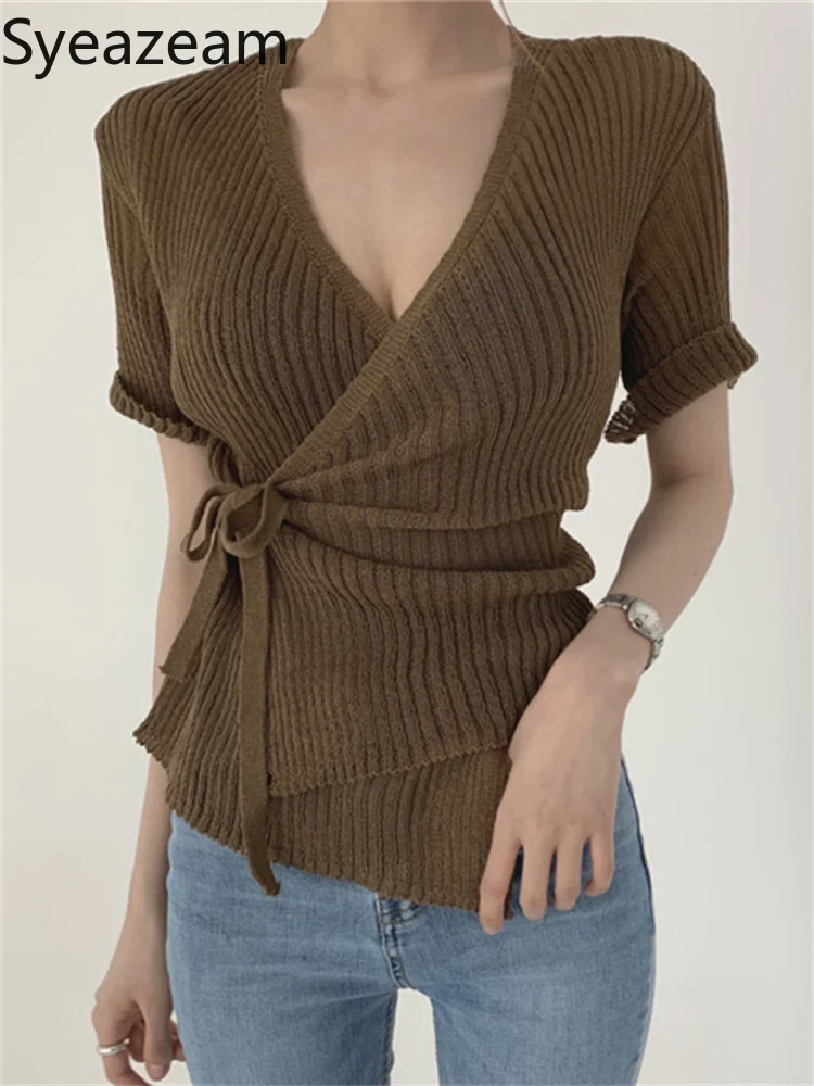 

Женский трикотажный свитер с V-образным вырезом и коротким рукавом