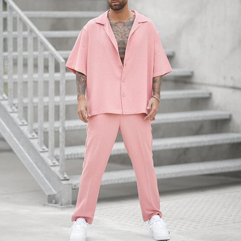 

Костюм спортивный мужской однотонный из двух предметов, футболка на пуговицах с короткими рукавами и отложным воротником и длинные штаны, повседневная одежда, лето