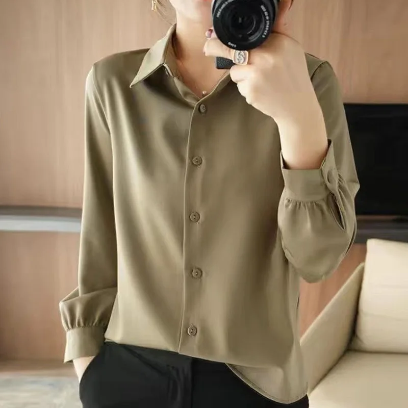 Новая молодежная универсальная блузка с воротником-поло на весну и осень