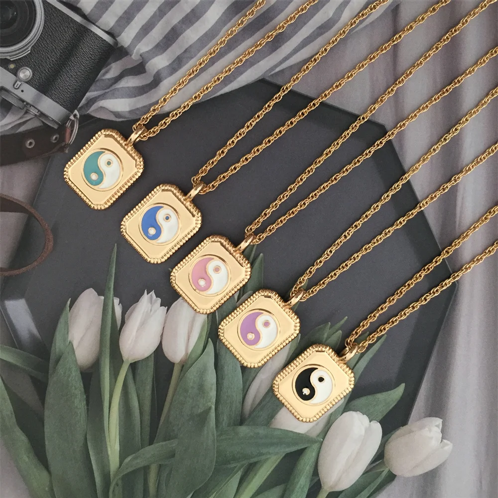 

Новое поступление, золотое ожерелье Yinyang Taiji с подвеской в виде Круга из эпоксидной смолы, квадратное ожерелье для женщин и девушек, элегантн...
