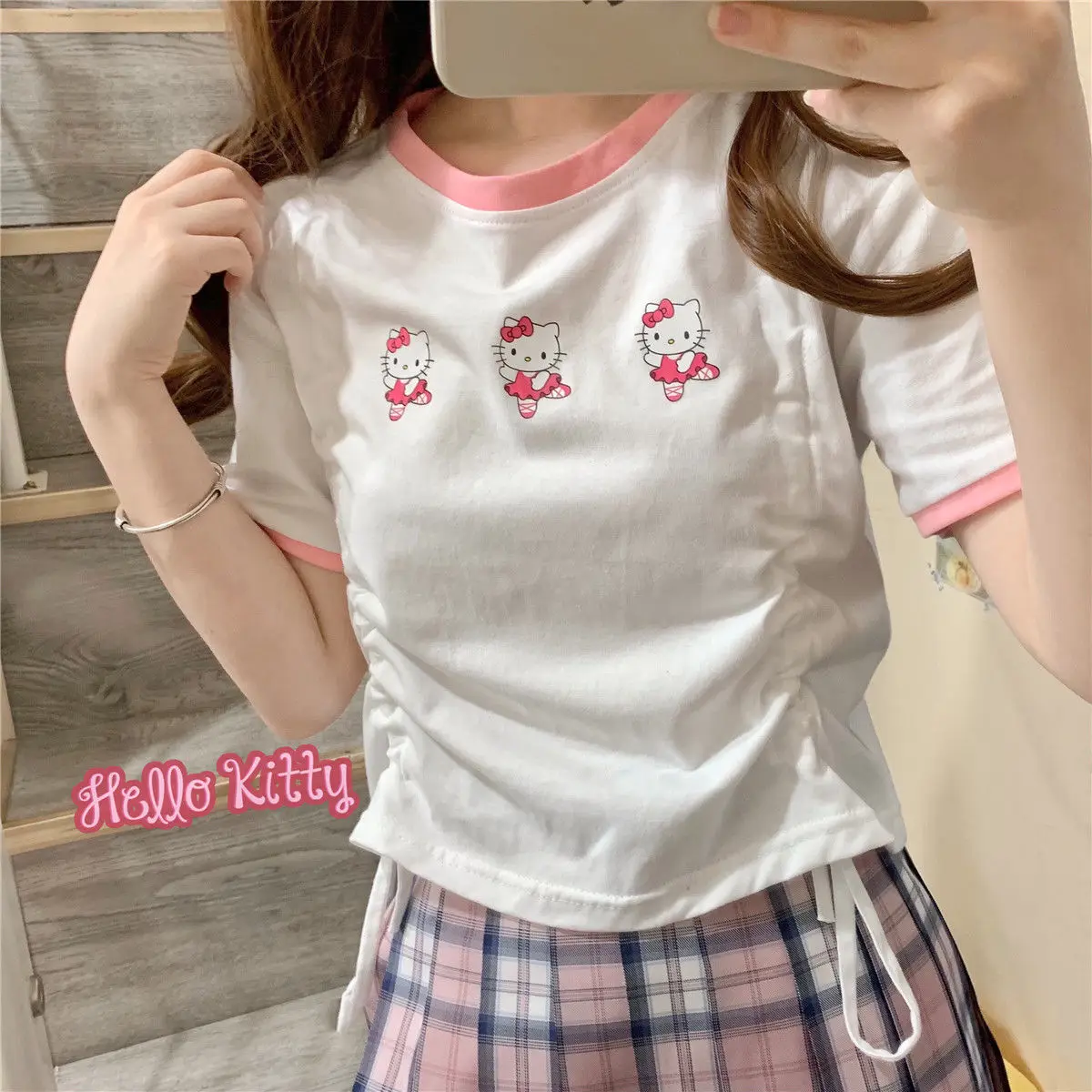 

Женская свободная футболка Hello Kitty, новая короткая футболка с коротким рукавом и шнурком, с милым мультяшным принтом, кружевной строченный в...