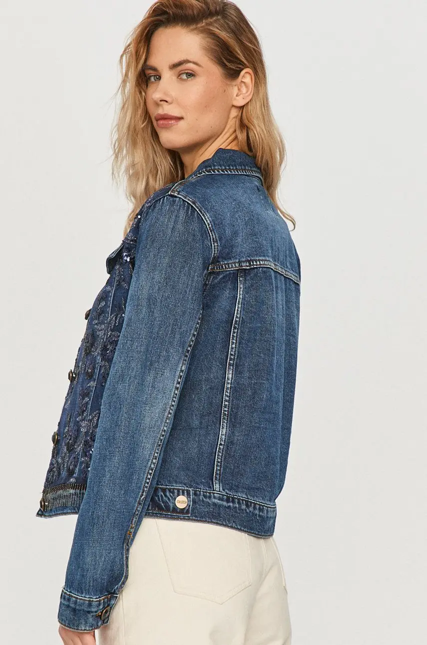 Потертая джинсовая куртка на молнии