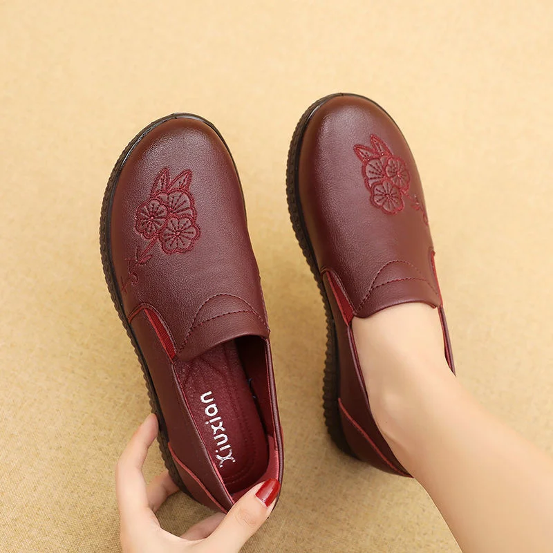 

Middle-Aged and Elderly Mom Shoes Soft Bottom Comfortable Shoes Spring and Autumn New Flat Non-Slip Grandma Casual Leather Shoes