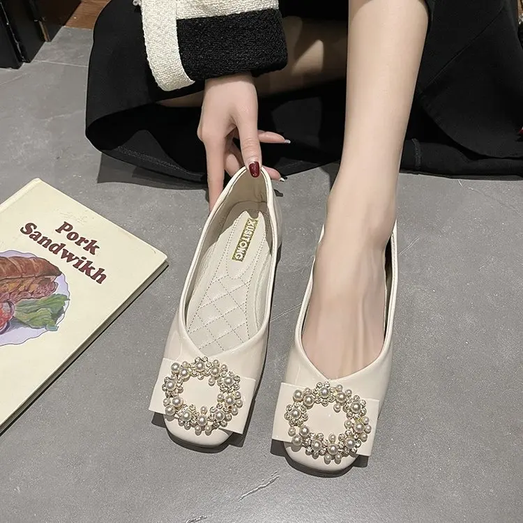 

Повседневные брендовые летние туфли с квадратным носком, элегантные удобные женские модные туфли на плоской подошве для отдыха с жемчугом ...