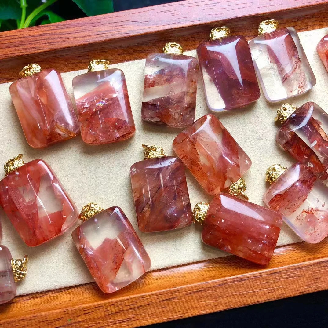 

Cross border hot selling 24mm natural crystal, natural stone, semi precious stone, natural red glue flower, safe and sound sign