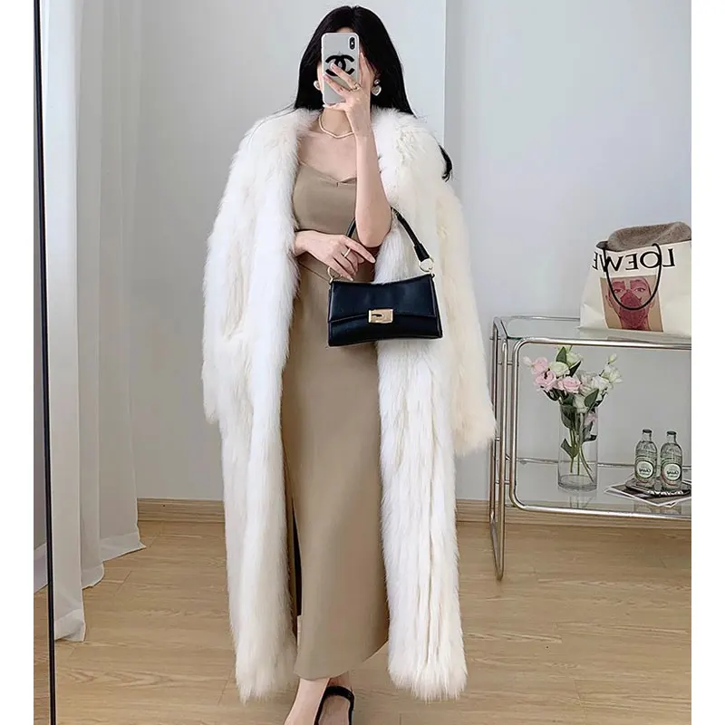 Рисунок 6 - Женское длинное пальто из искусственного меха