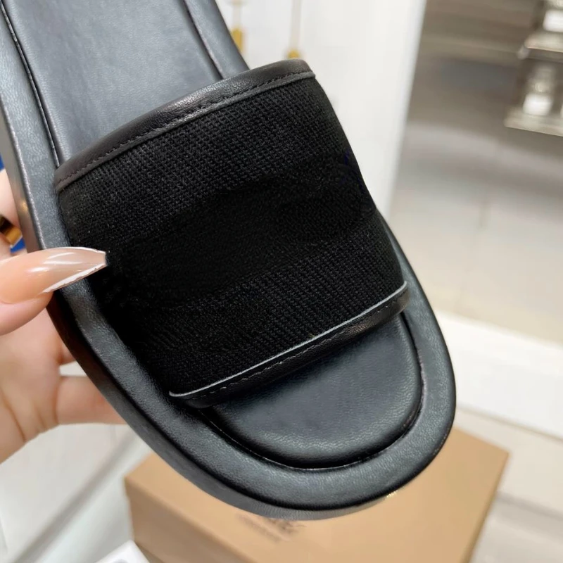 2023 Summer New European Fashion Slippers Daily Thick Sole Women's Sandals, Suitable for Home and Outdoor Wear