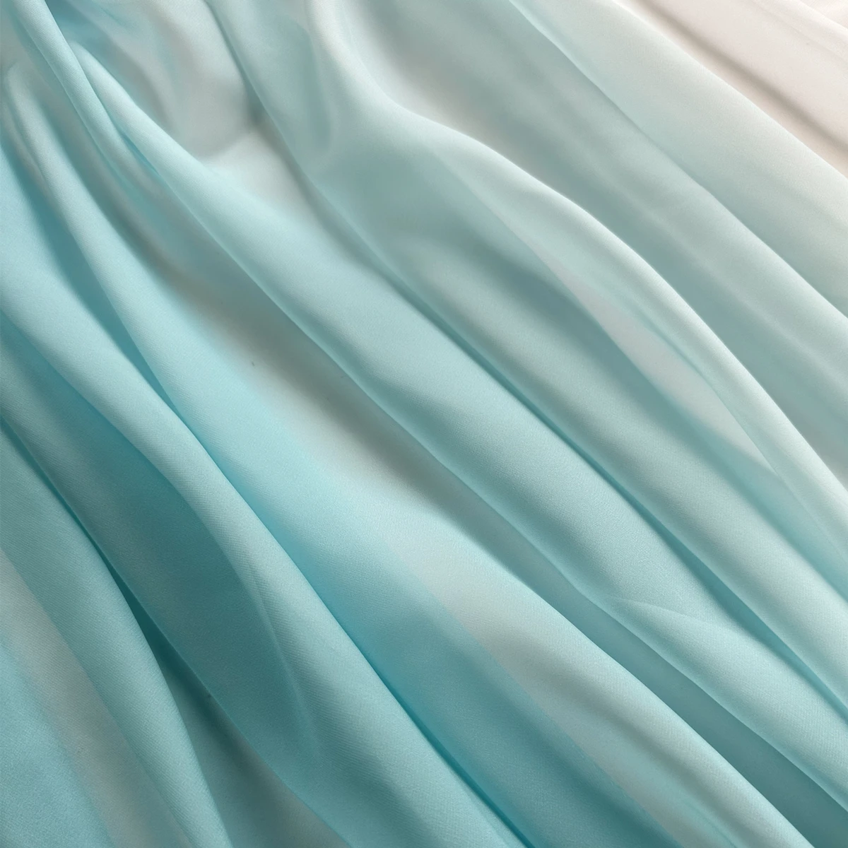 Шифоновая ткань с градиентом плотности 30D