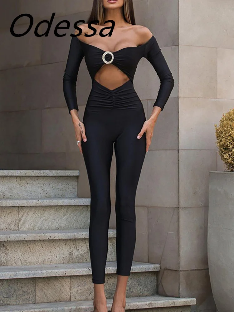 

Женский комбинезон с вырезами, открытыми плечами и длинным рукавом