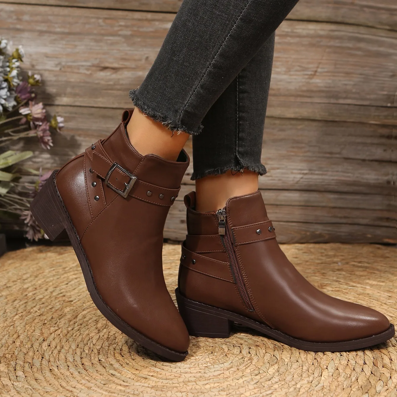 Женские фотоботинки на молнии темно-коричневые короткие ботинки с металлической