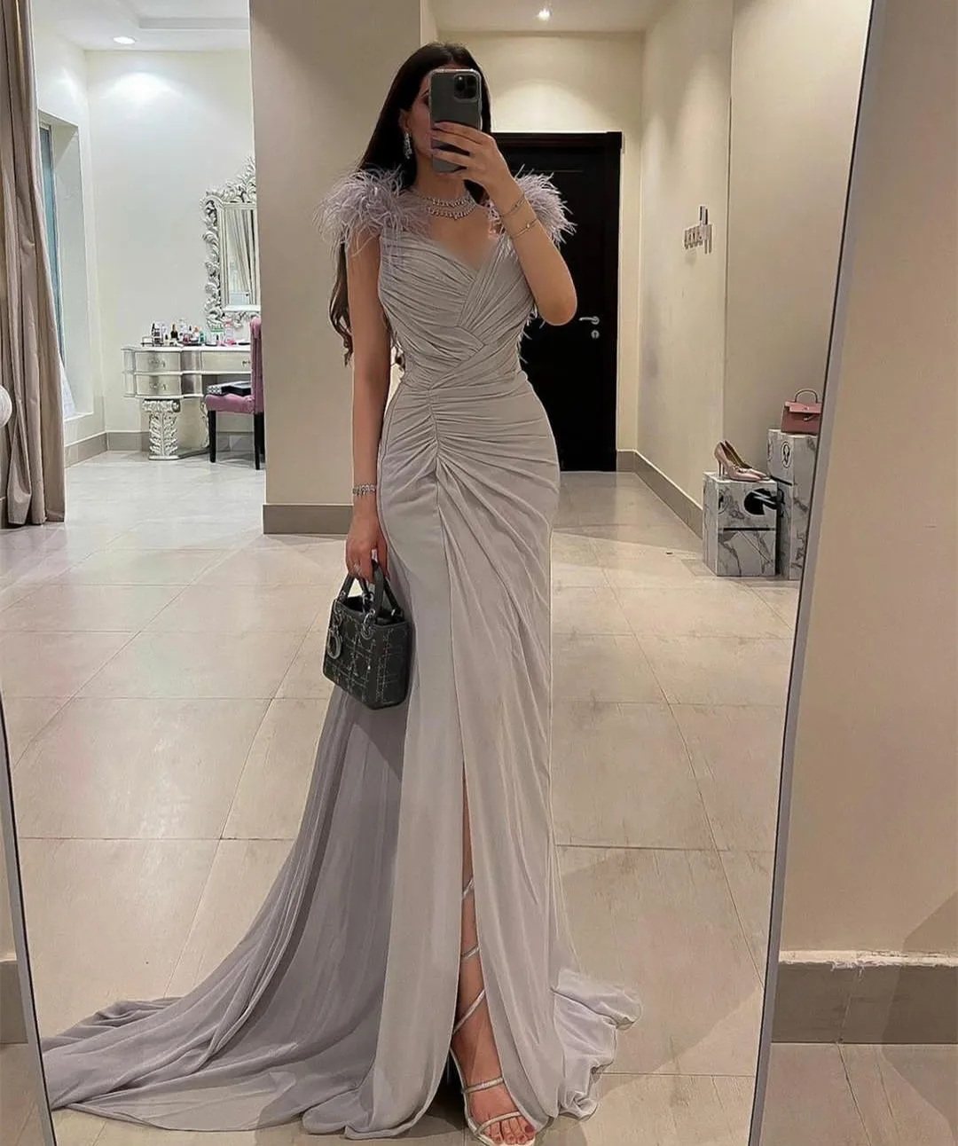 

Feathers Evening Dress Elegant Satin Saudi Arabic Prom Gown Sleeveless Mermaid Foraml Party Dress Robes De Soiré