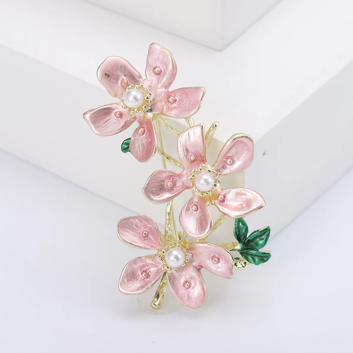 

Pearl Peach Blossom Flowers Brooches For Women Pretty Plants Wedding Party Office Bouquet DIY Clothing Suit Pin Jewelry Gifts