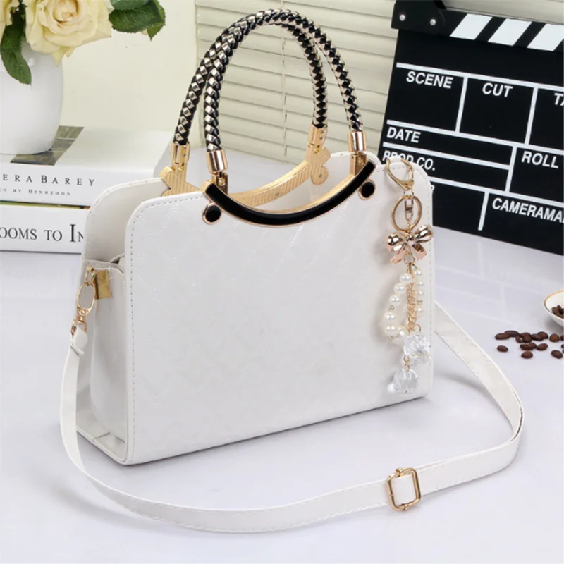 

2023 new Luxury simple shells leather handbag Famous brands designer female tide knitting shoulder bag women Messenger bag