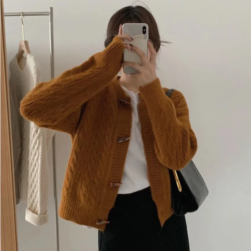 Женский короткий кардиган на пуговицах укороченный вязаный с длинными рукавами